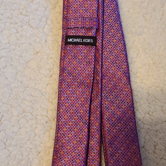 EUC Michael Kors Boys Pink Patterned Tie - Picture 2 of 3